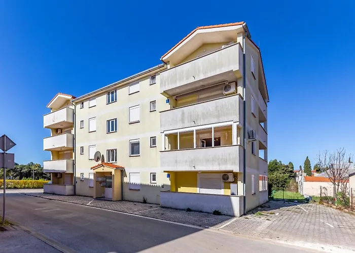 Apartment Lola